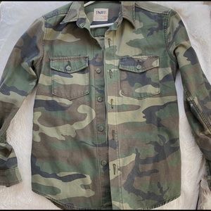 Artizia TNA camo blouse xs